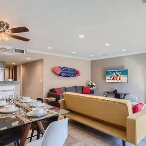 Holiday home Awesome 3br 2bth 1 Block To C2, Newport Beach